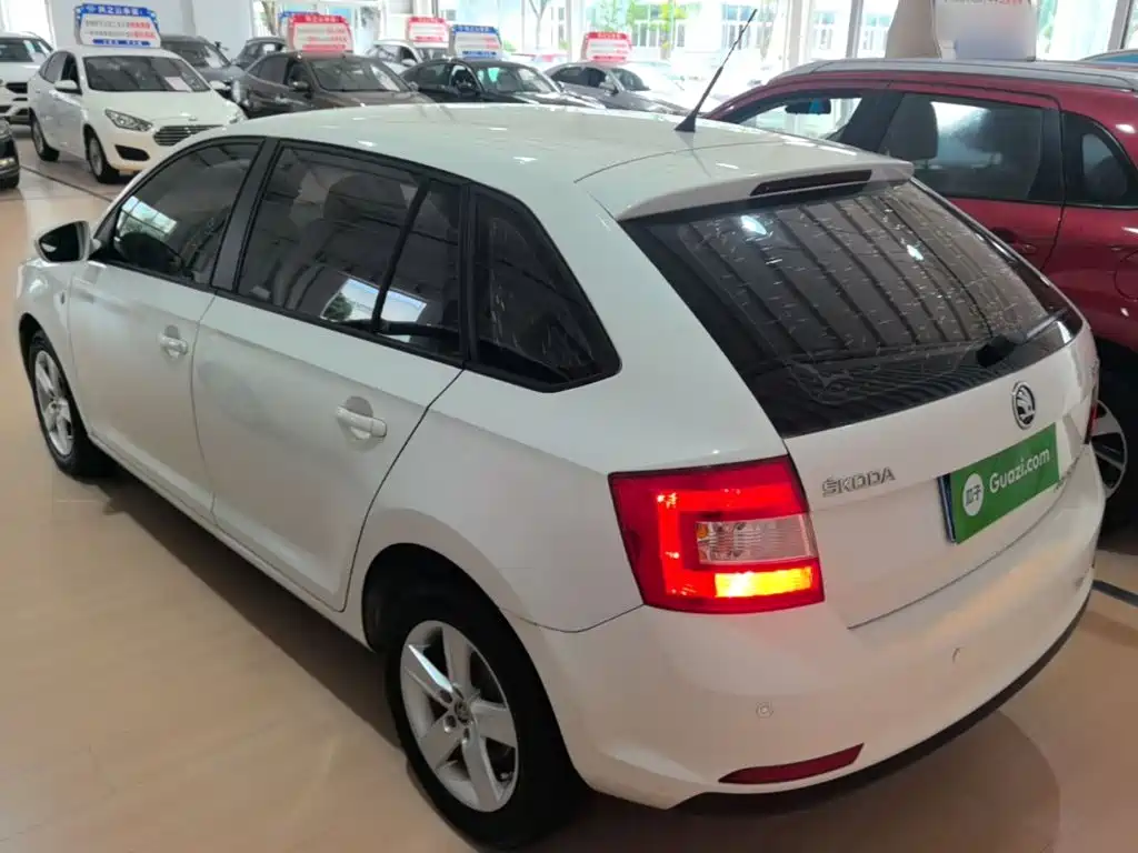 Фото 5 - Škoda Skoda Rapid Spaceback