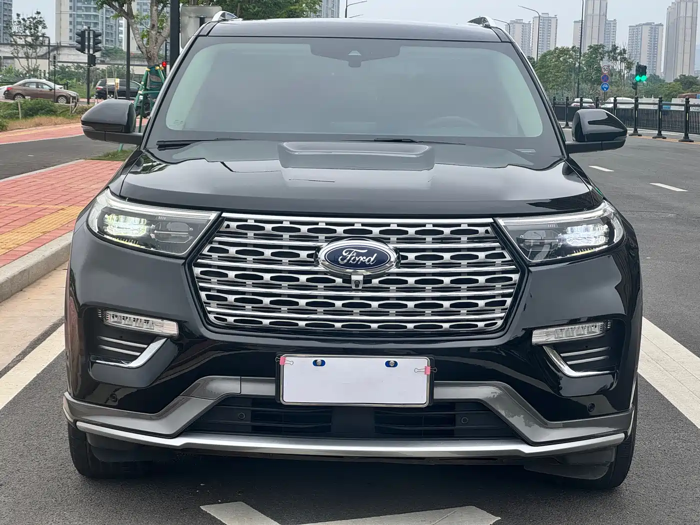 Ford Explorer 2020 EcoBoost 285 AWD Titanium Edition 6-Seater фото 2