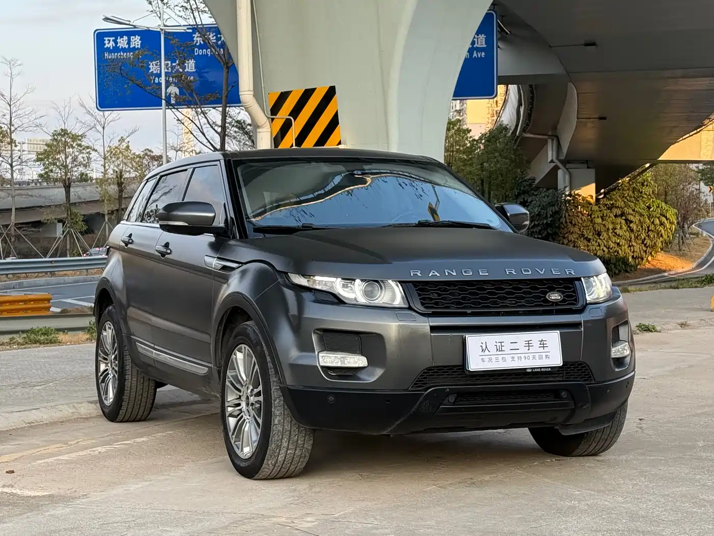Land Rover Range Rover Evoque (Import) 2012 2.0T 5-door Dynamic Edition фото 4