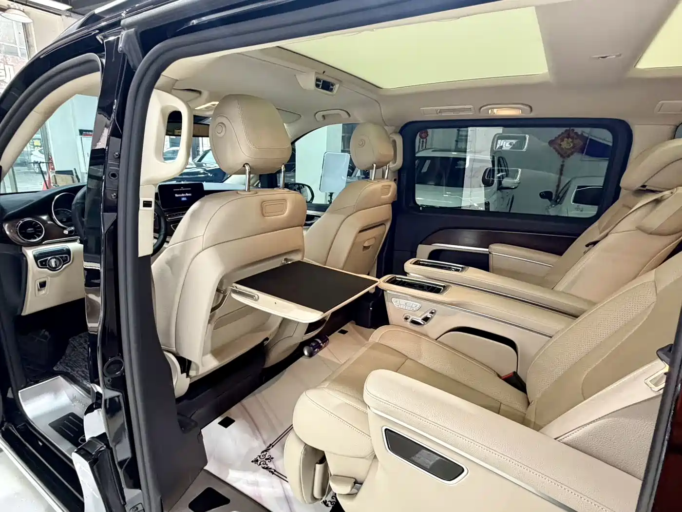 Mercedes-Benz V-Class 2022 V 260 Pilot Edition фото 11