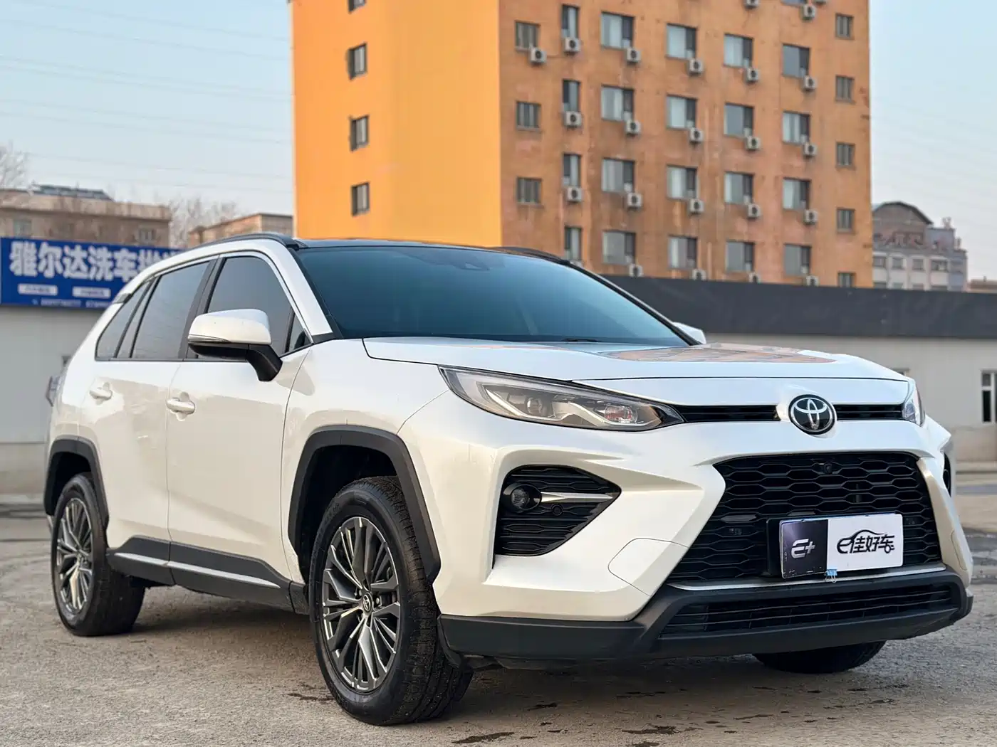 Toyota Wildlander 2024 2.0L CVT 2WD Luxury PLUS Edition фото 3