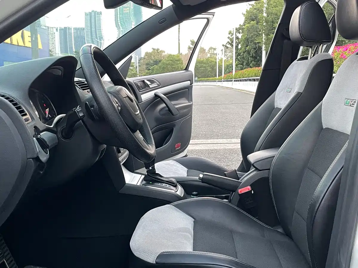 Škoda Octavia 2010 2.0TSI RS фото 11