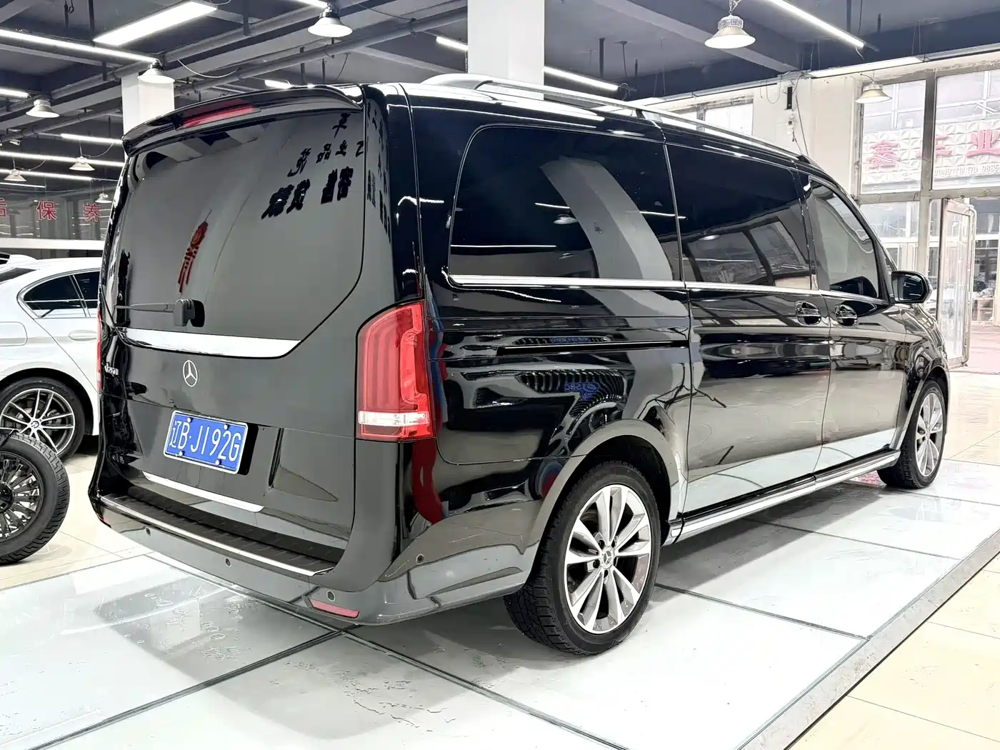 Mercedes-Benz V-Class 2022 V 260 Pilot Edition фото 7