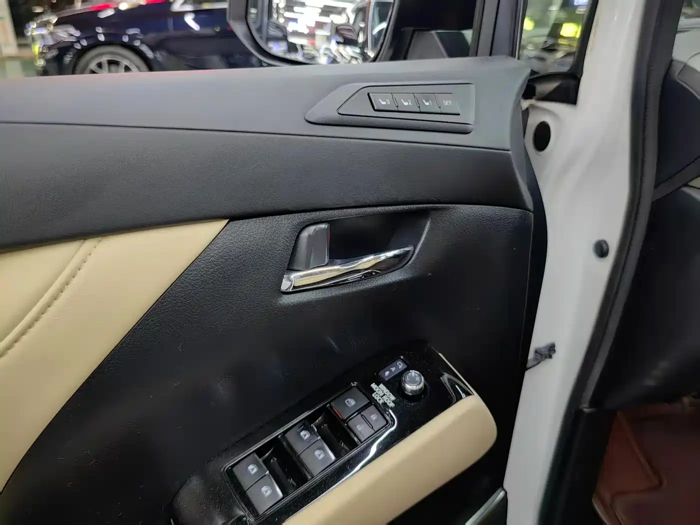 Toyota Alphard 2018 3.5L Luxury фото 6