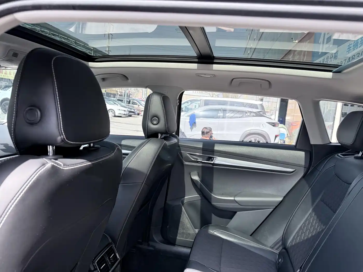 Škoda Karoq 2019 TSI280 Smart Drive Luxury Edition China VI фото 12