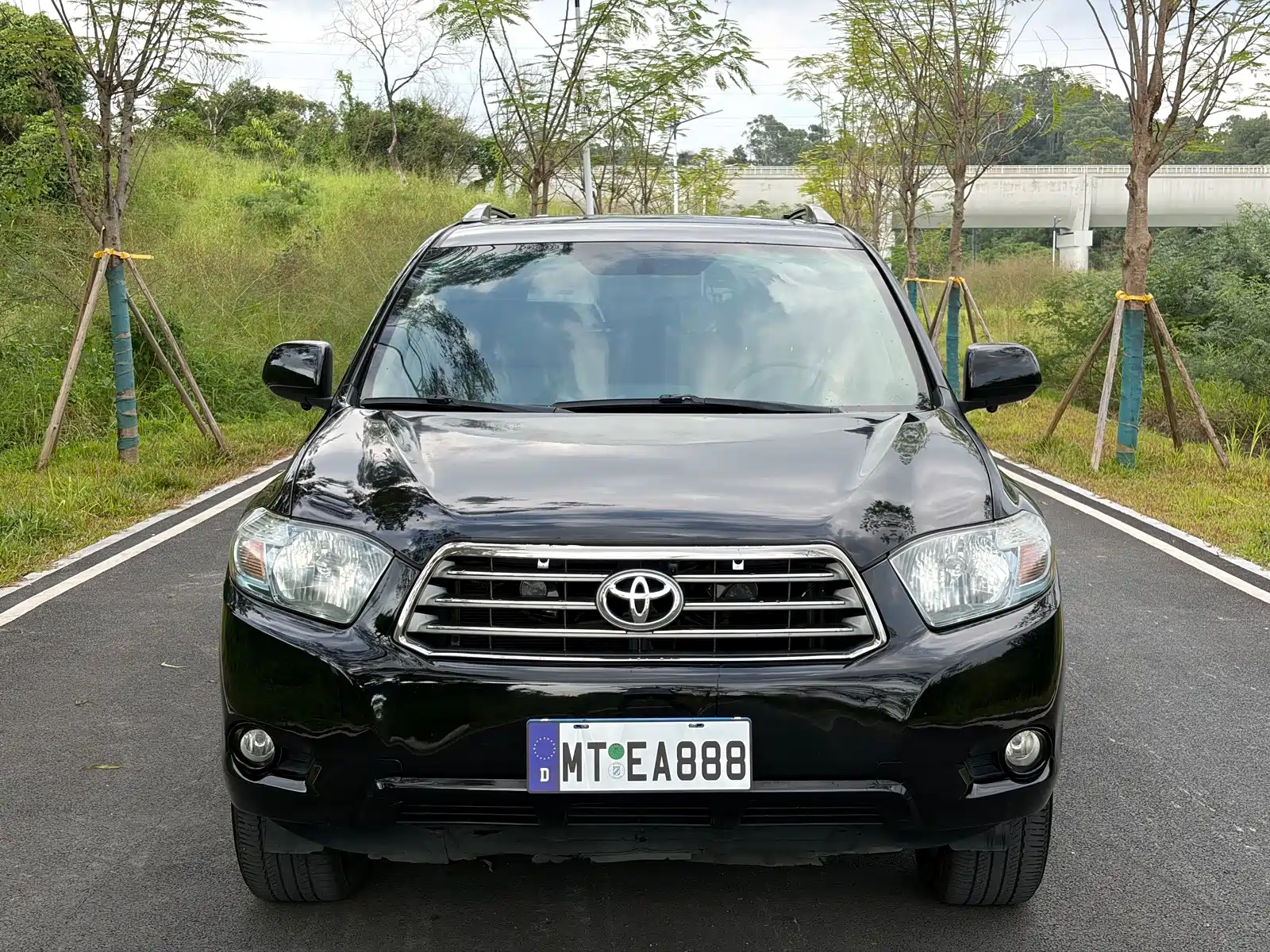 Photo 2 - Toyota Highlander