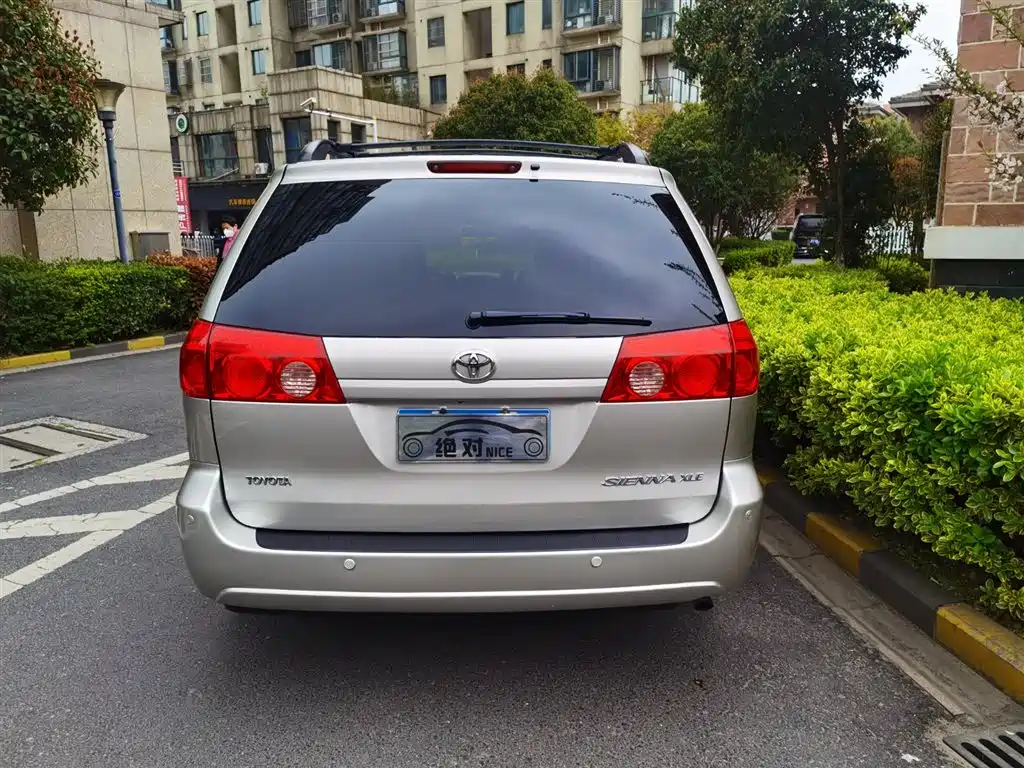 Toyota Sienna фото 31
