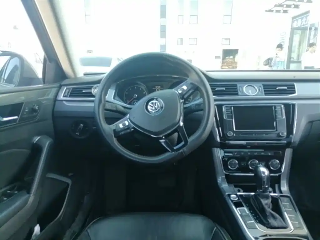 Volkswagen Passat 2017 330TSI DSG Prestige фото 17