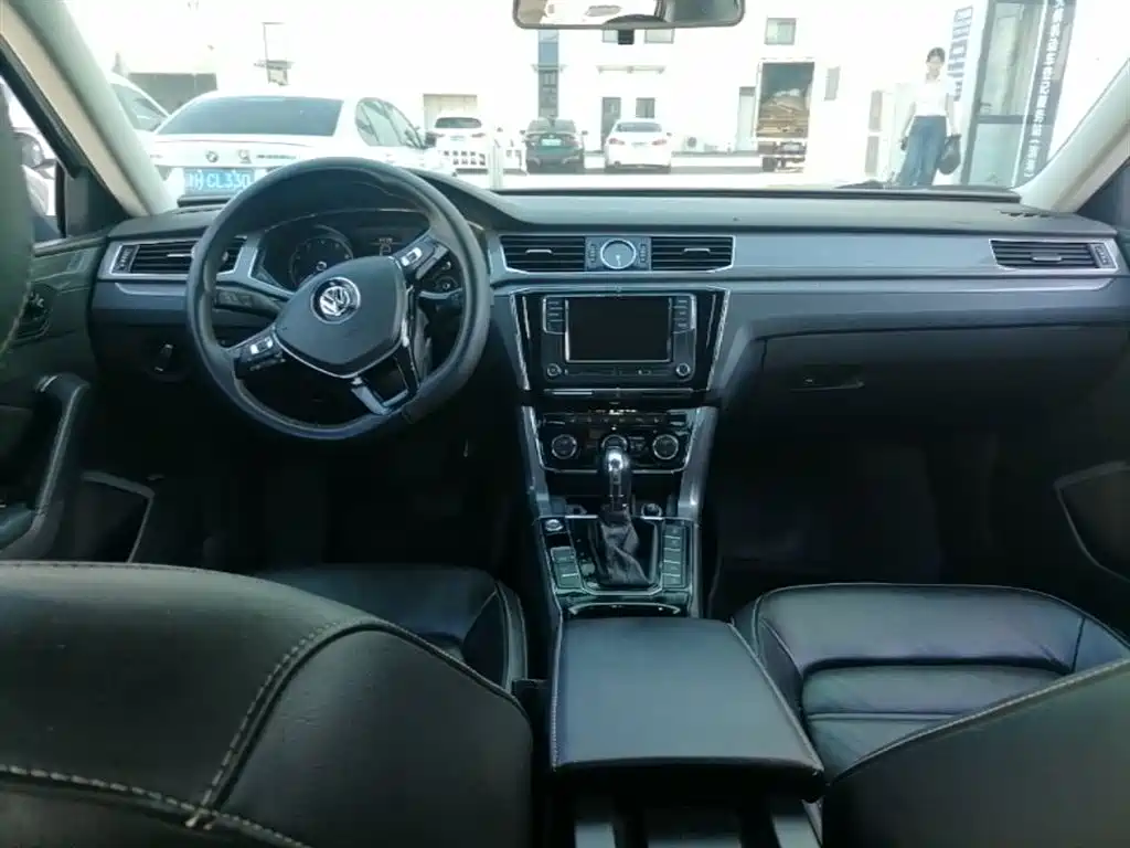 Volkswagen Passat 2017 330TSI DSG Prestige фото 16