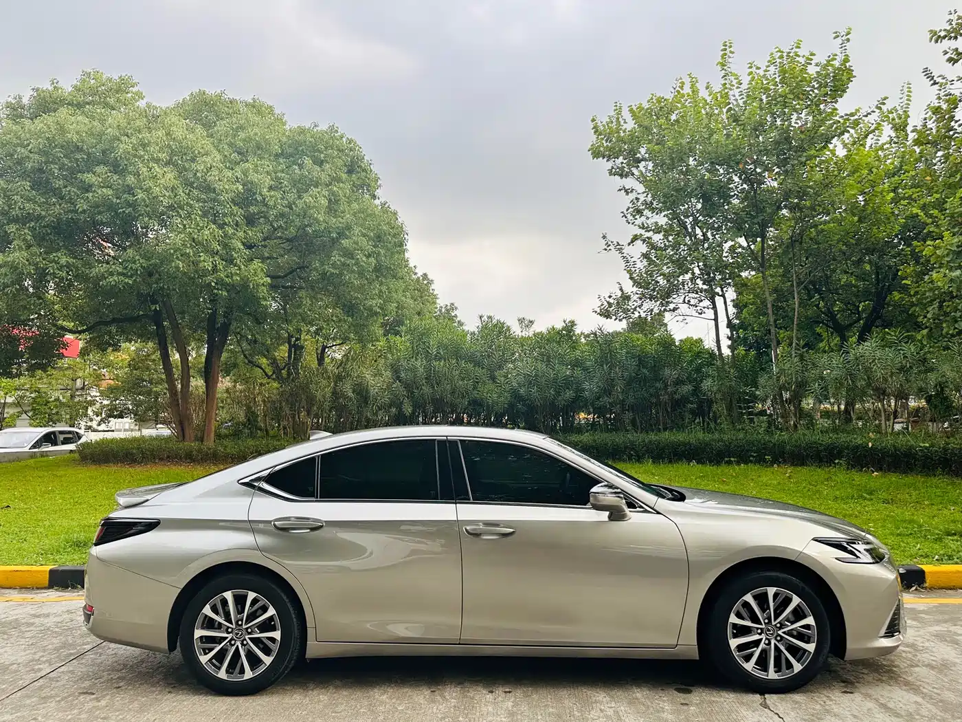 Lexus ES 2025 2025 300h Ultimate Edition
