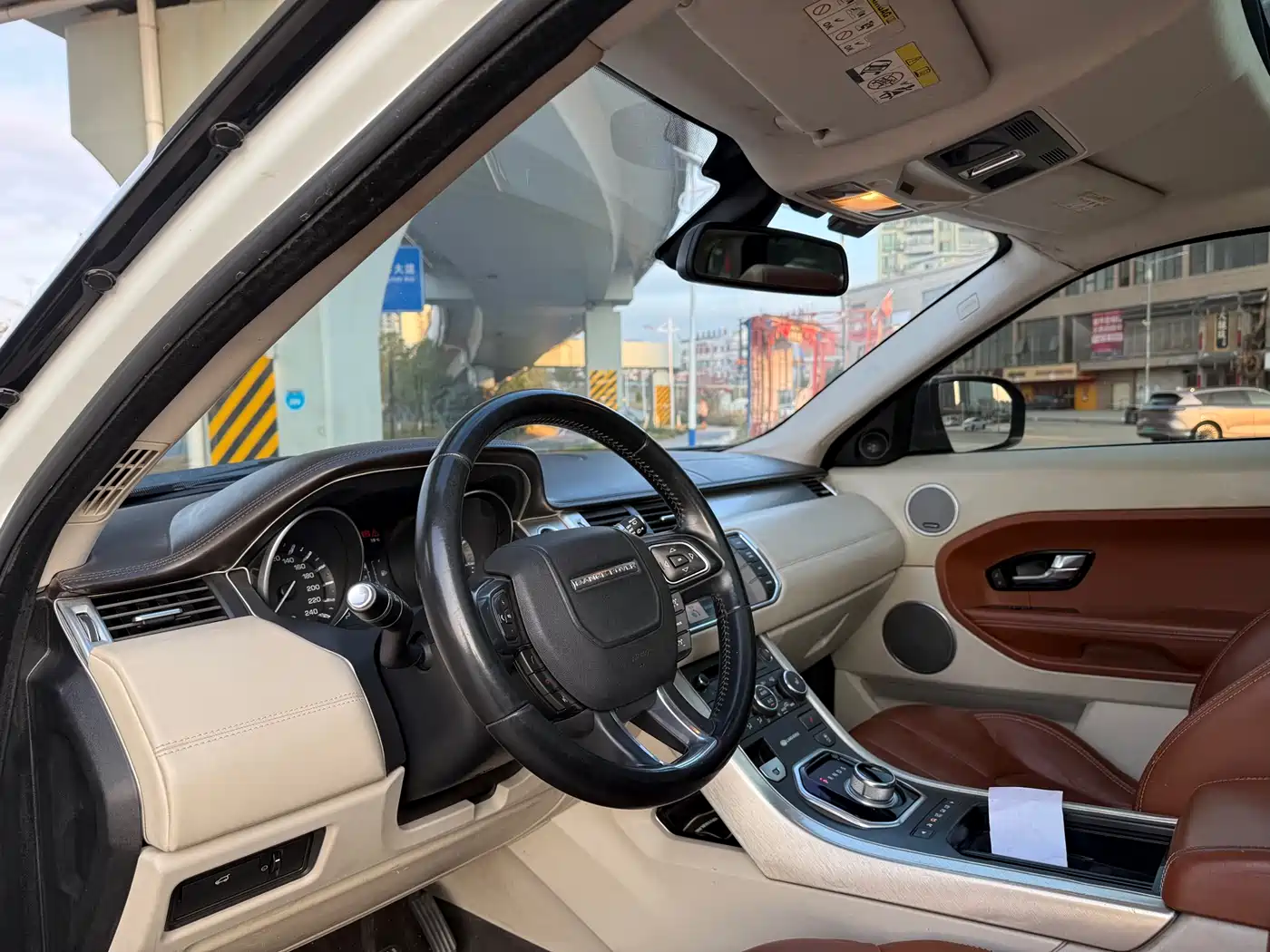 Land Rover Range Rover Evoque (Import) 2012 2.0T 5-door Dynamic Edition фото 10