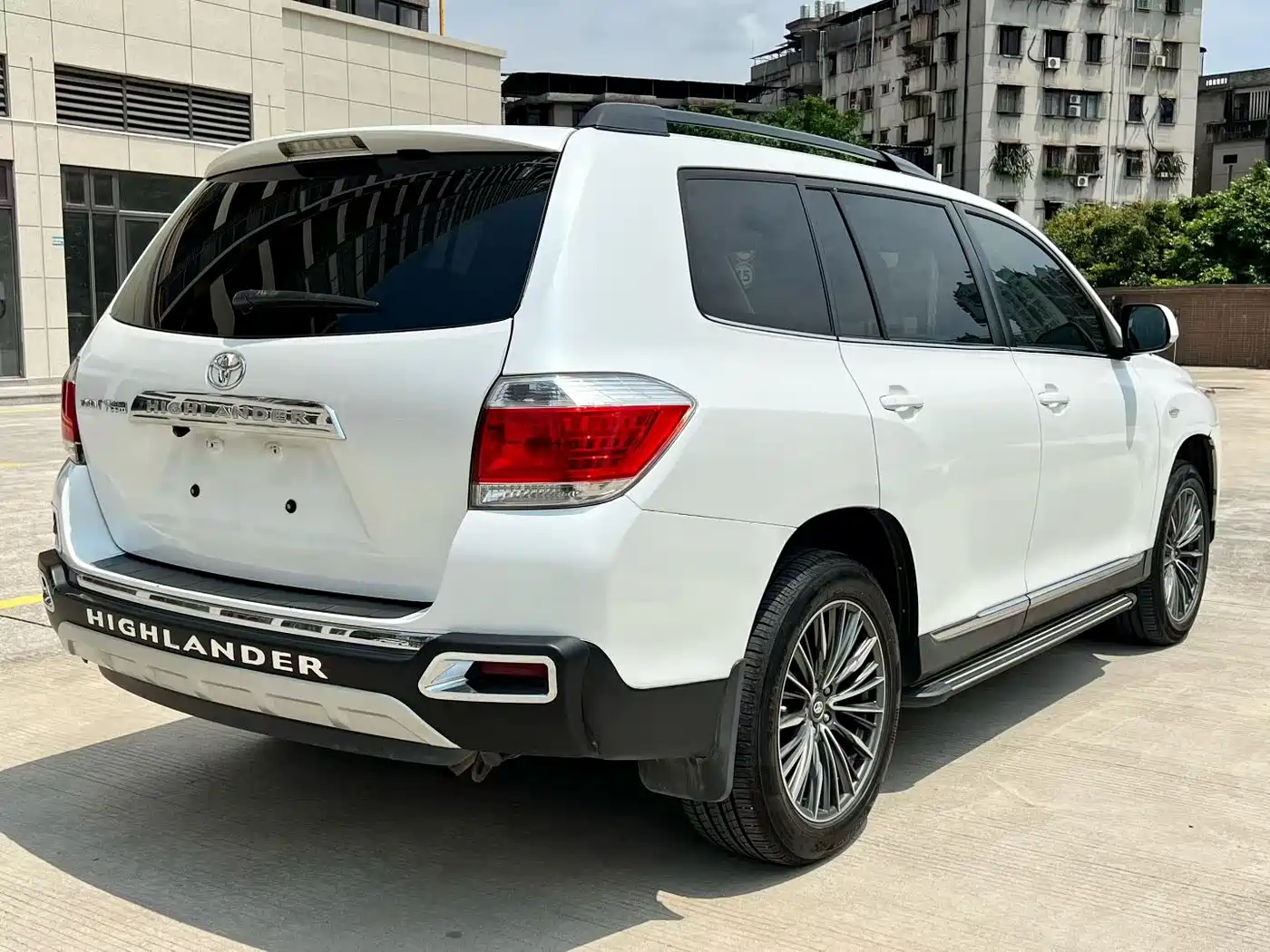 Toyota Highlander 2013 2.7L 2WD 5-seater Purple Gold Edition фото 7