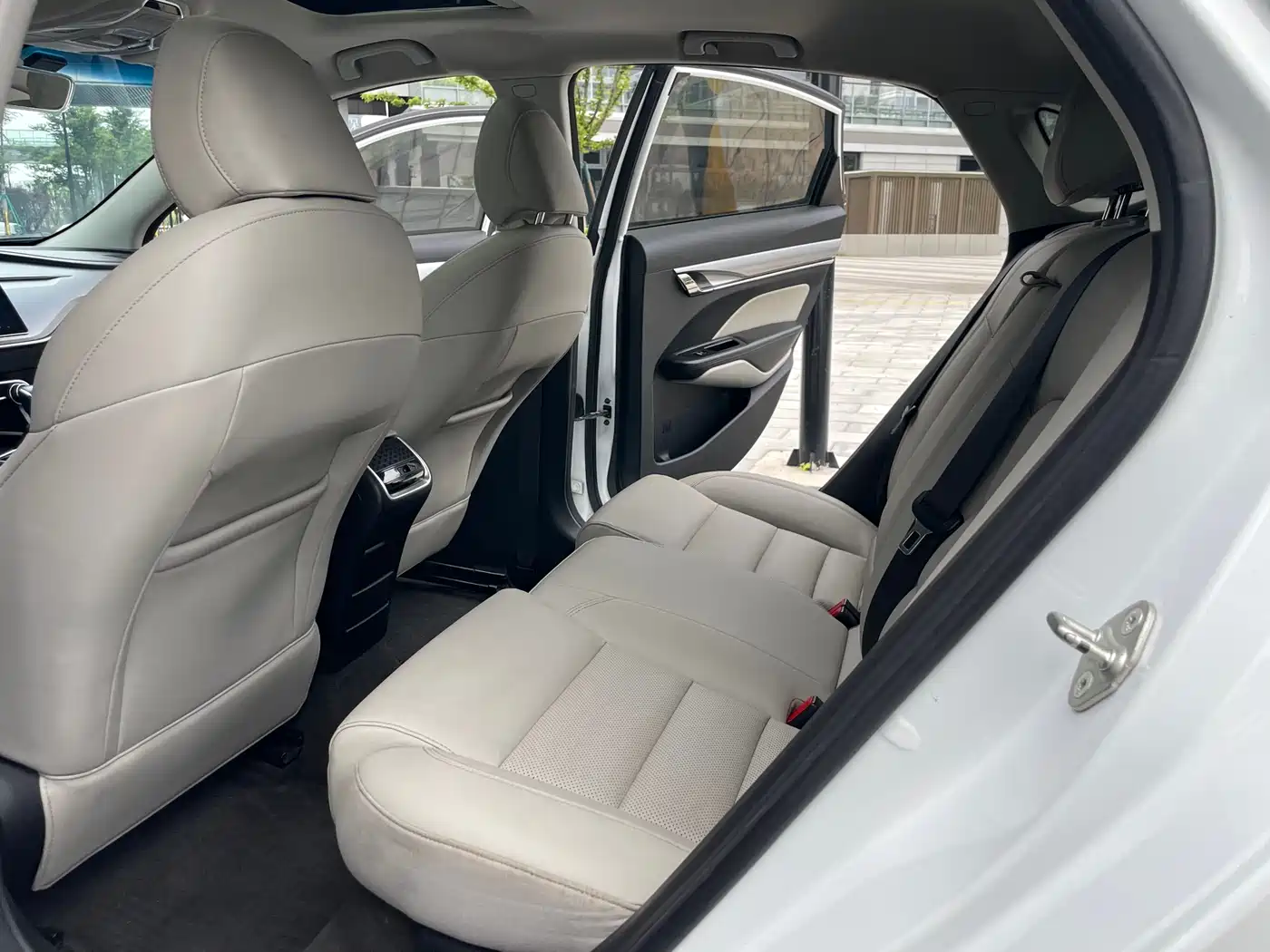 Фото 7 - Geely Binrui
