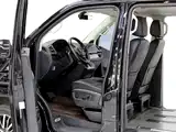 Photo 5 - Volkswagen Multivan