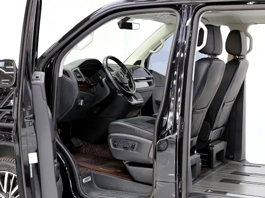 Photo 5 - Volkswagen Multivan