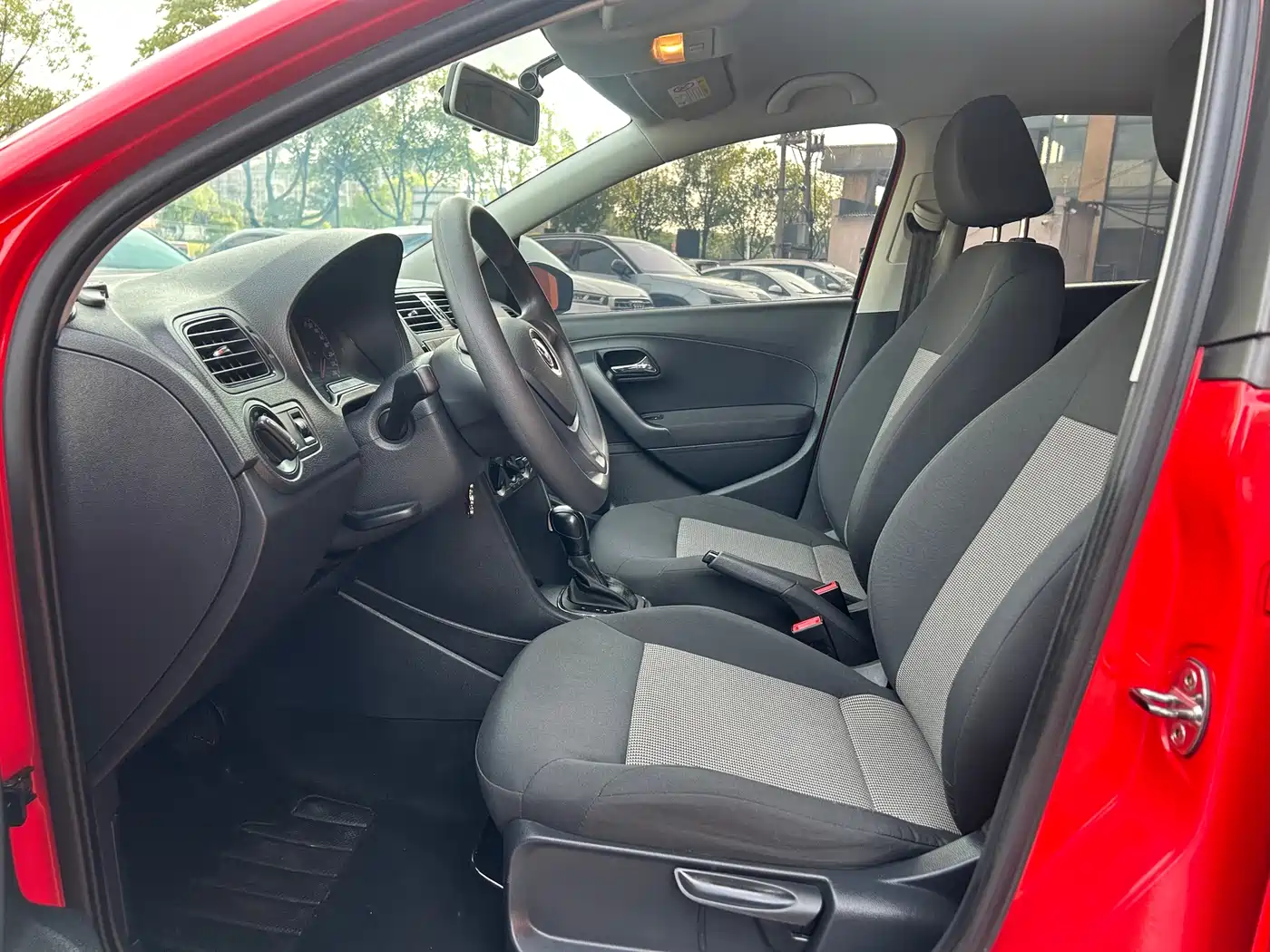 Volkswagen Polo 2018 1.5L Auto Safe Drive фото 5