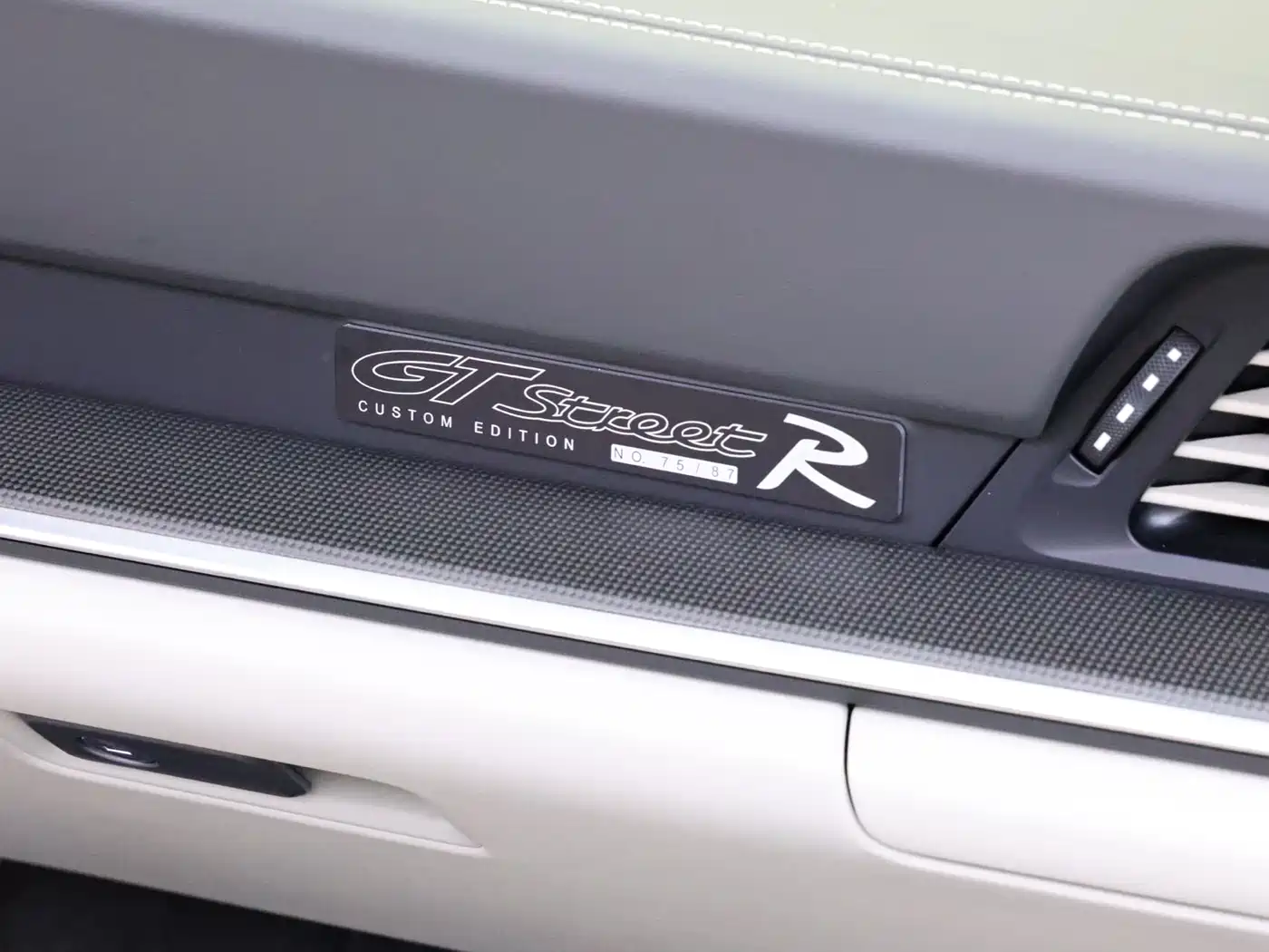Porsche 911 2023 Turbo S Cabriolet 3.7T фото 27