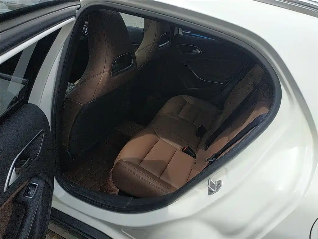 Mercedes-Benz GLA 2015 GLA 260 4MATIC Sport фото 17