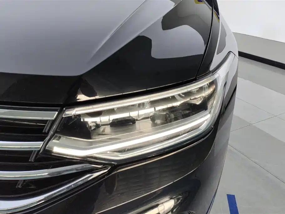 Volkswagen Tiguan L 2022 330TSI Auto 2WD R-Line Premium Edition фото 5