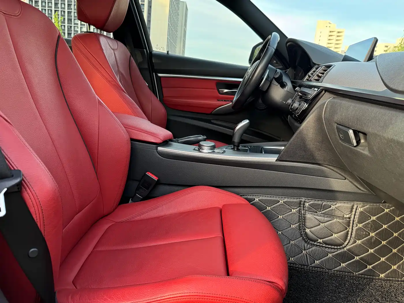 BMW 3 Series 2019 320i M Sport Black Night Edition фото 6
