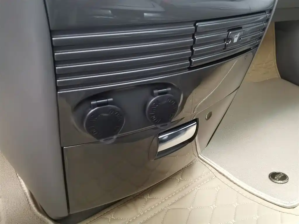 Toyota Sienna фото 18