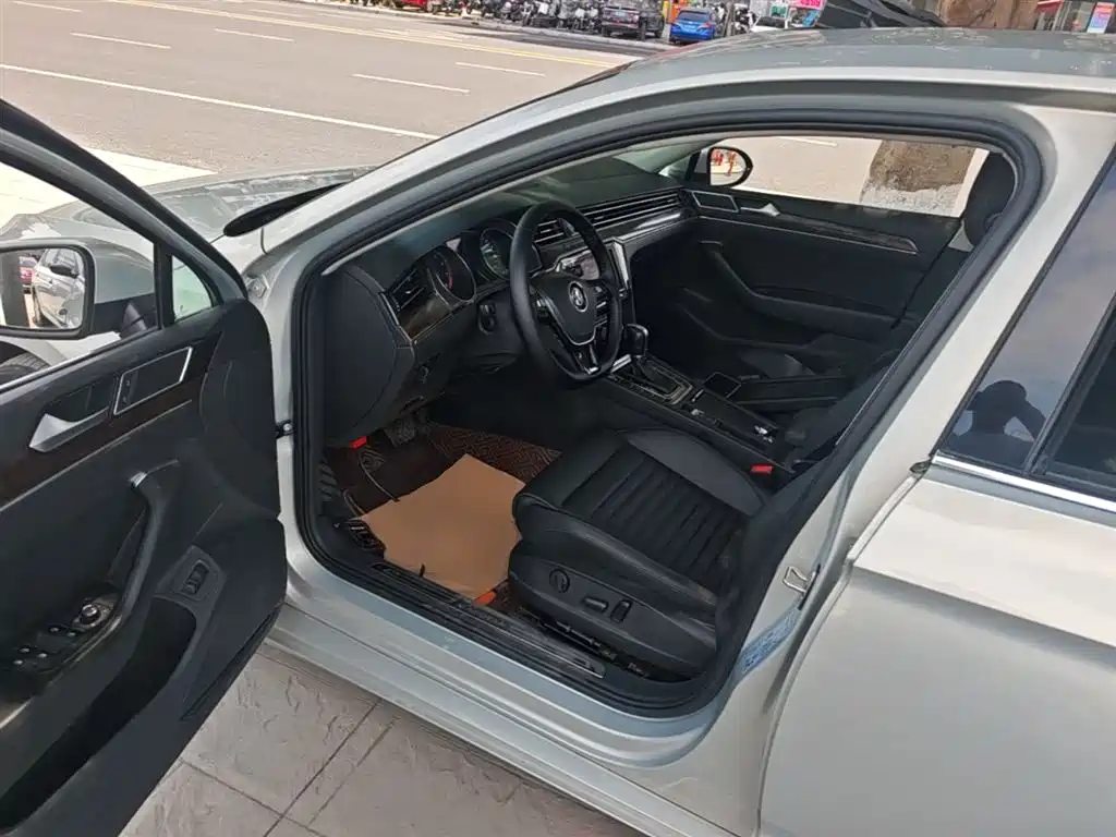 Volkswagen Magotan 2019 330TSI DSG Luxury Class China VI фото 16