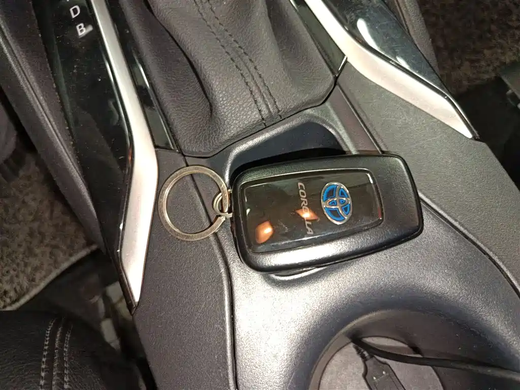 Toyota Corolla 2019 Hybrid 1.8L E-CVT GL-i Elite Edition фото 8