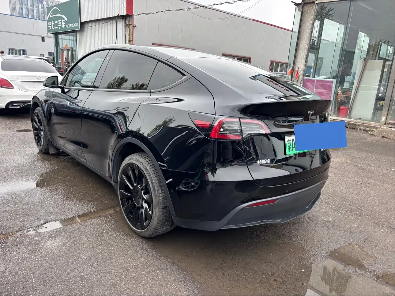 TESLA MODEL Y