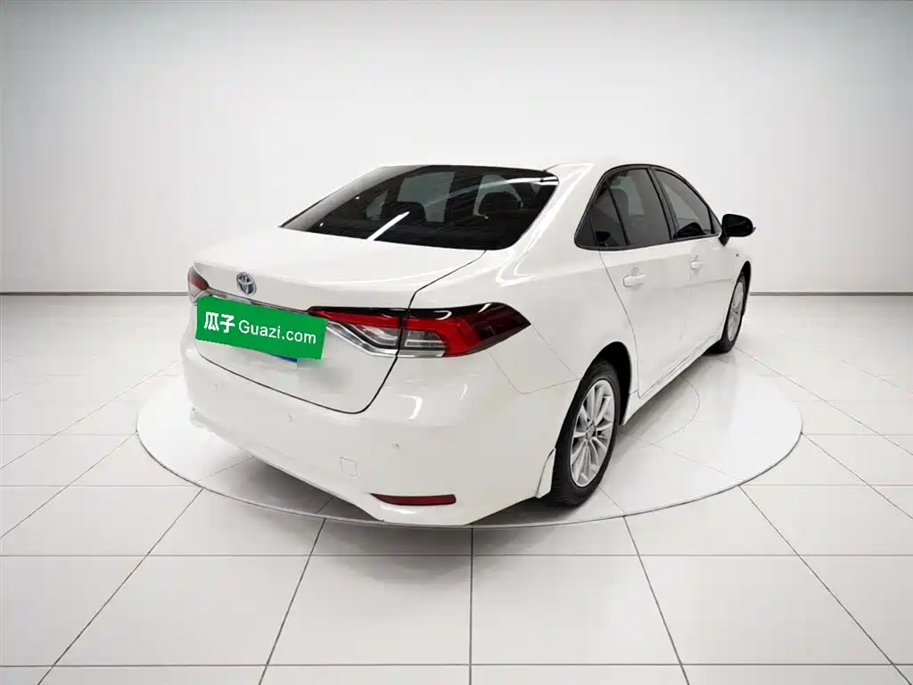 Toyota Corolla 2019 Hybrid 1.8L E-CVT GL-i Elite Edition фото 6