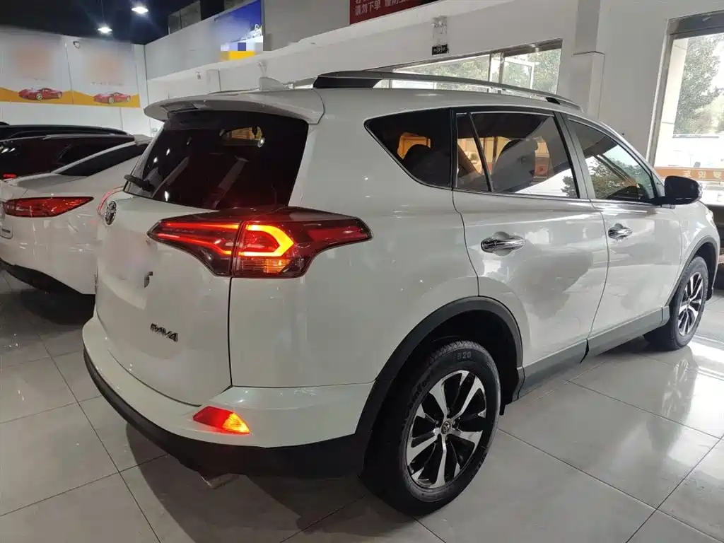 Toyota RAV4 Rongfang 2016 2.0L CVT 2WD Comfort (China V) фото 7