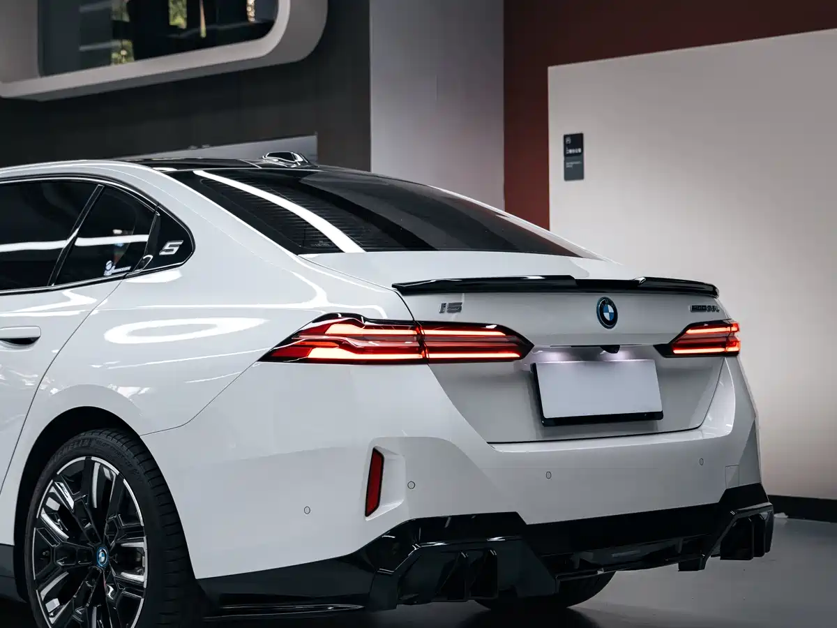 BMW i5 2024 eDrive 35L Premium Model M Sport Package фото 8