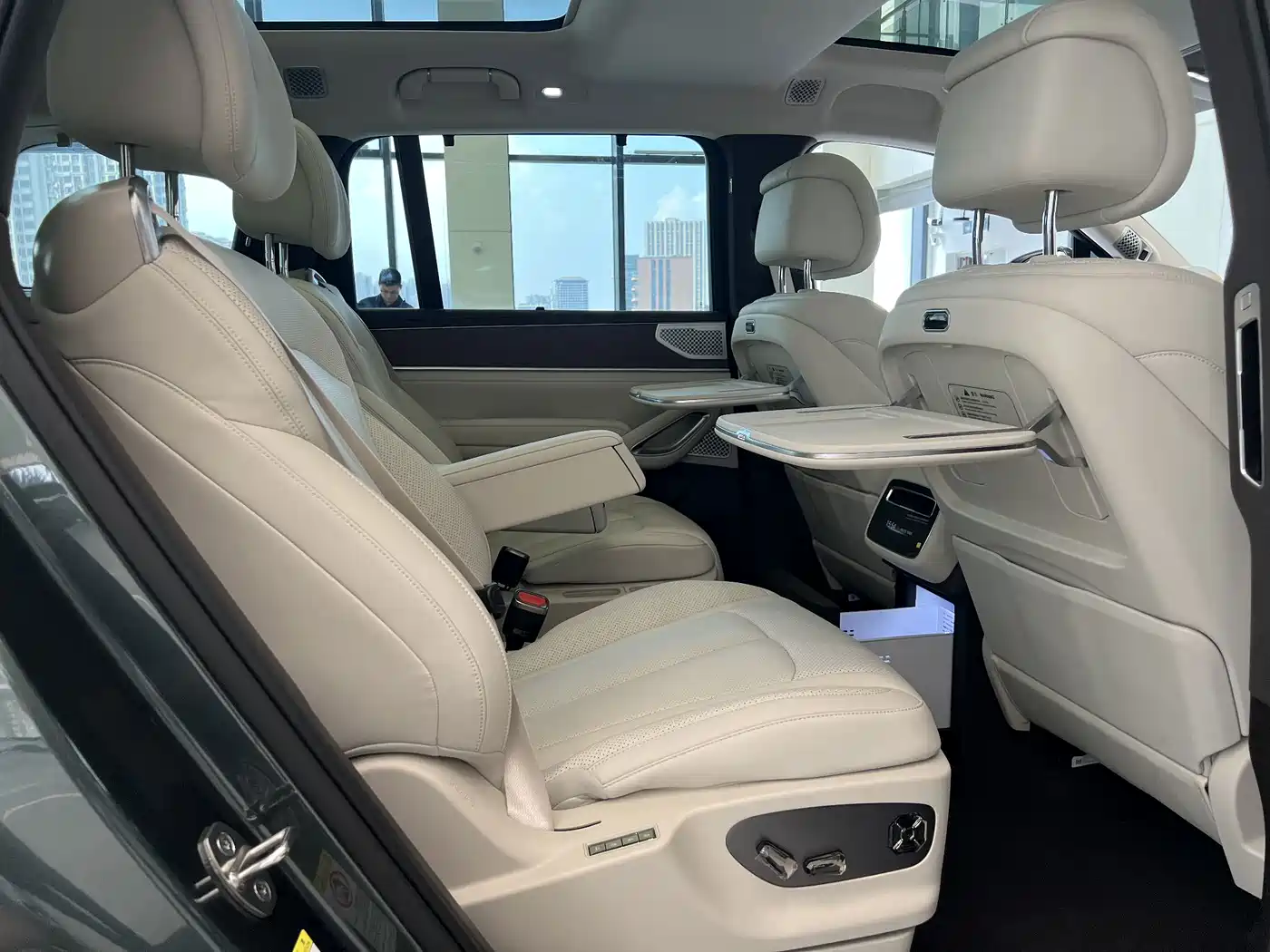 Denza N9 2026 2025 Model Prestige Edition
