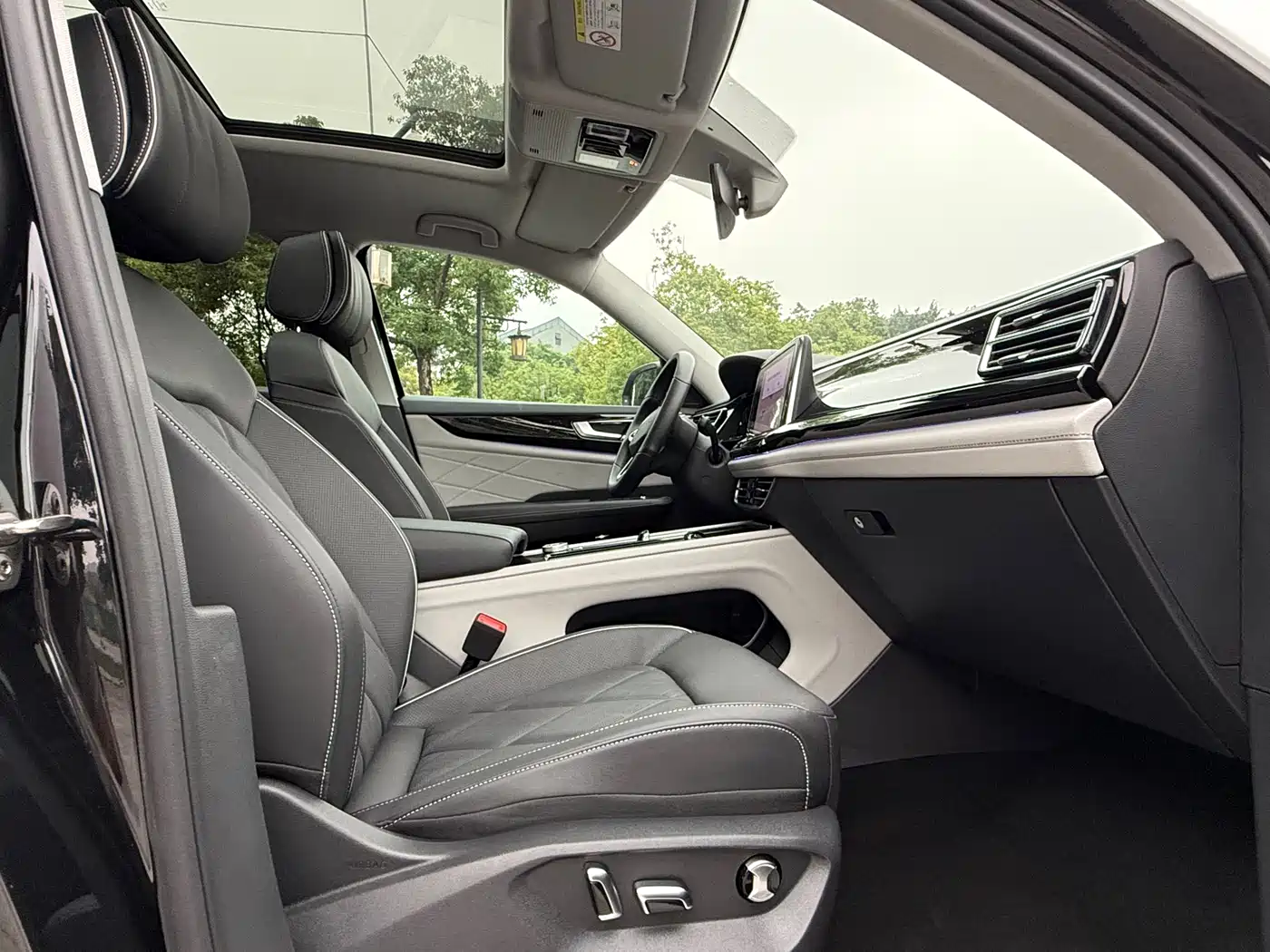 Volkswagen Teramont 2024 380TSI 4WD Dragon Auspicious Edition фото 7
