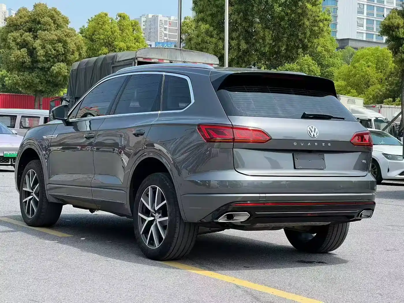 VOLKSWAGEN TOUAREG