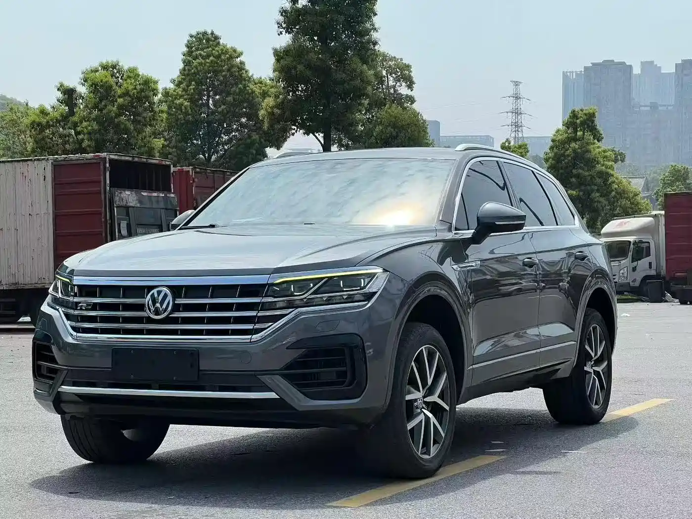 VOLKSWAGEN TOUAREG