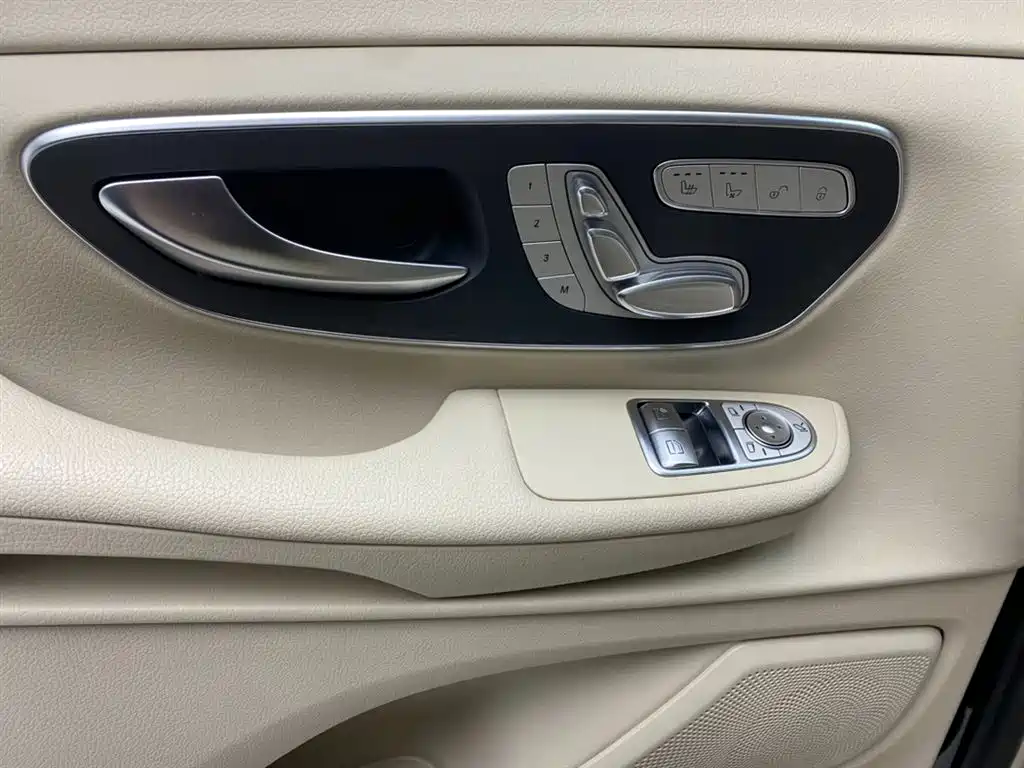 Mercedes-Benz V-Class 2022 V 260 Pilot Edition фото 27