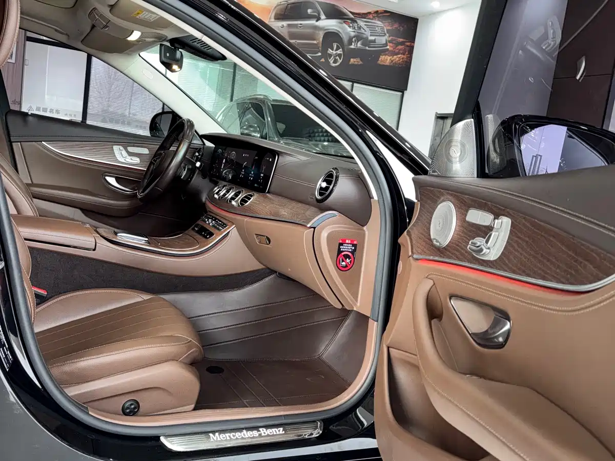 MERCEDES-BENZ E CLASS