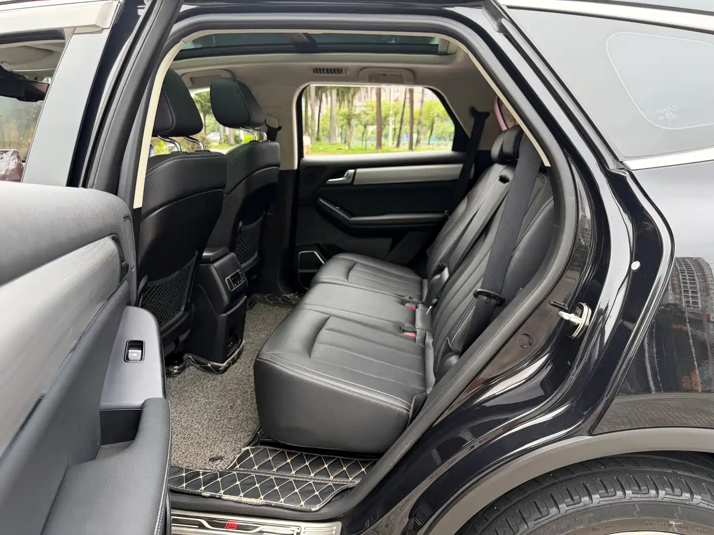 BYD Tang 2018 2018 2.0T Automatic Smart Connection Honor Edition 7-Seater China V