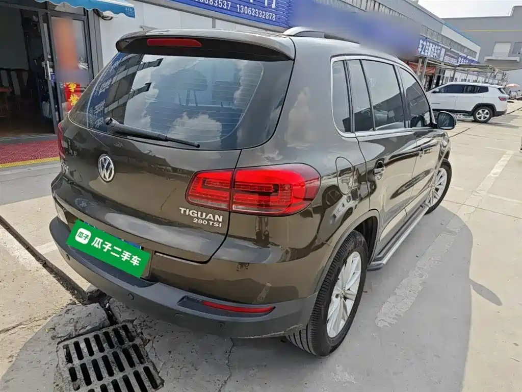 VOLKSWAGEN TIGUAN