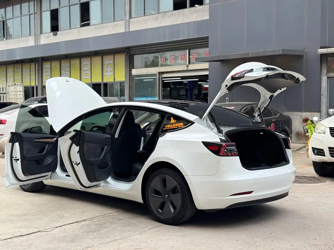 Фото 13 - Tesla Model 3