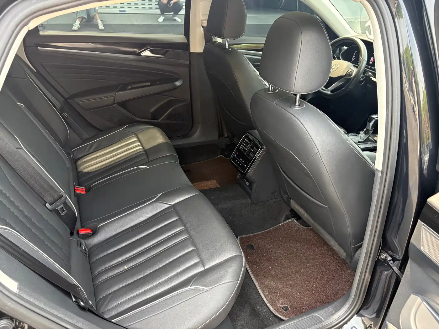 Volkswagen Passat 2023 Facelift 330TSI Starlight Elite Edition фото 11