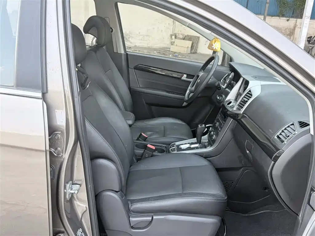 Chevrolet Captiva 2017 2.4L 2WD Luxury Edition 7-Seater фото 4