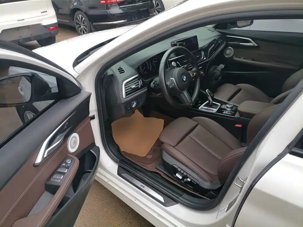 BMW 1-SERIES