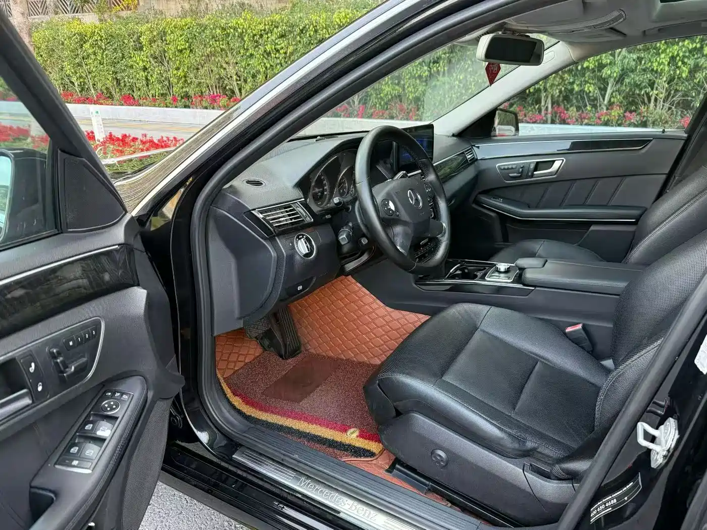 Mercedes-Benz E-Class 2013 E 300 L Fashion Luxury фото 4