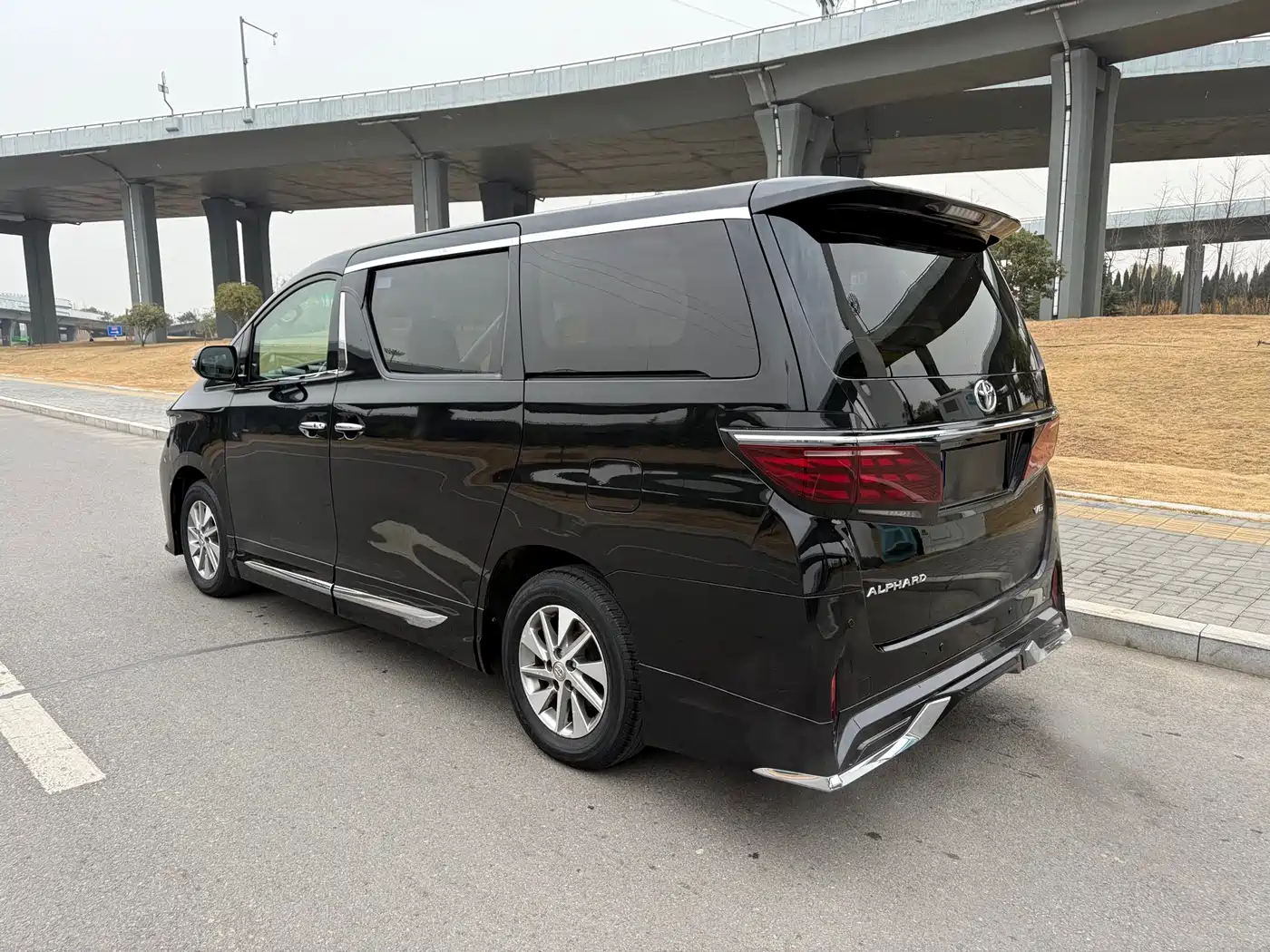 Toyota Alphard 2012 3.5L Luxury Edition фото 9