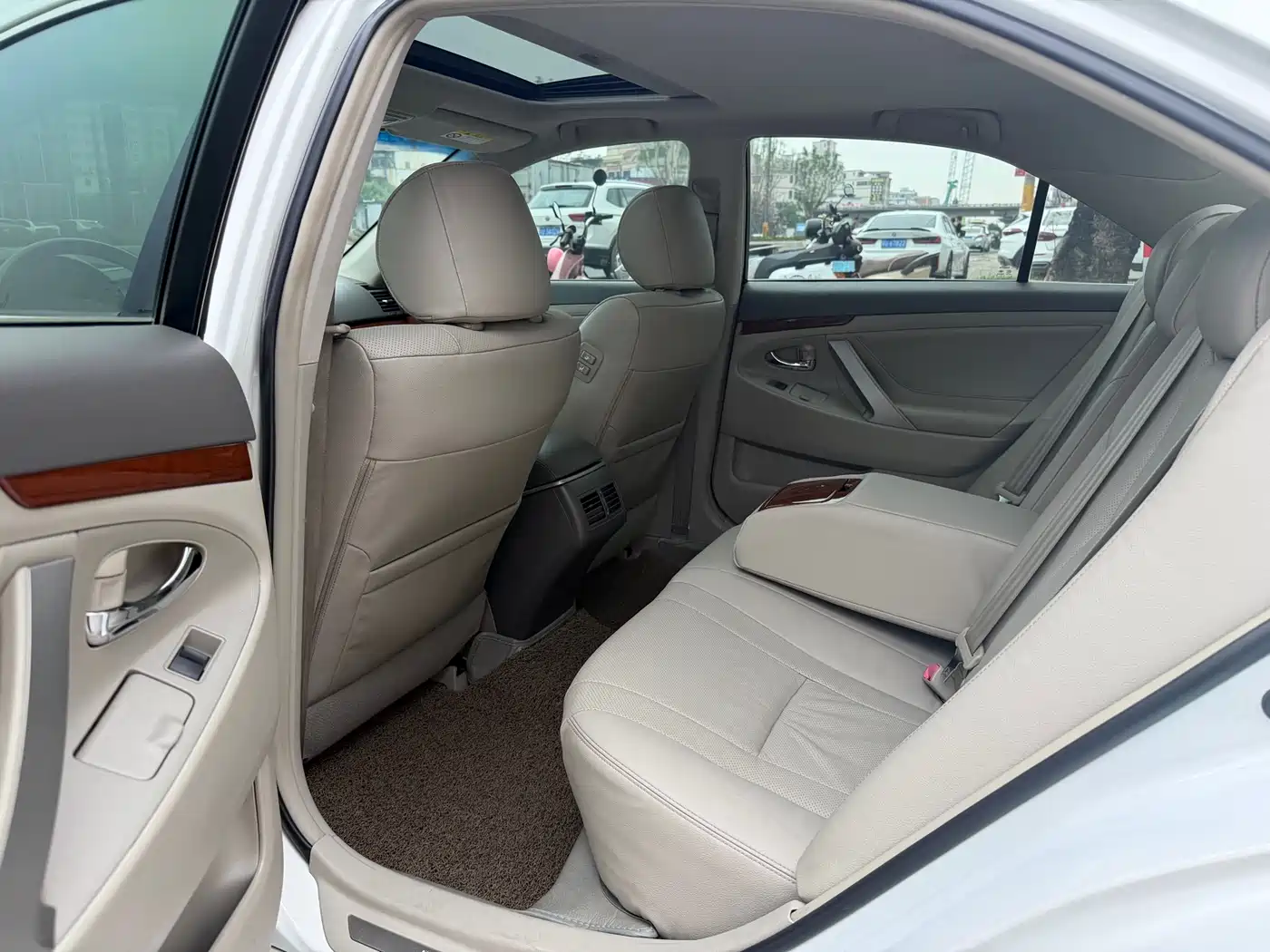 Toyota Camry 2013 200G Classic Luxury Edition фото 7