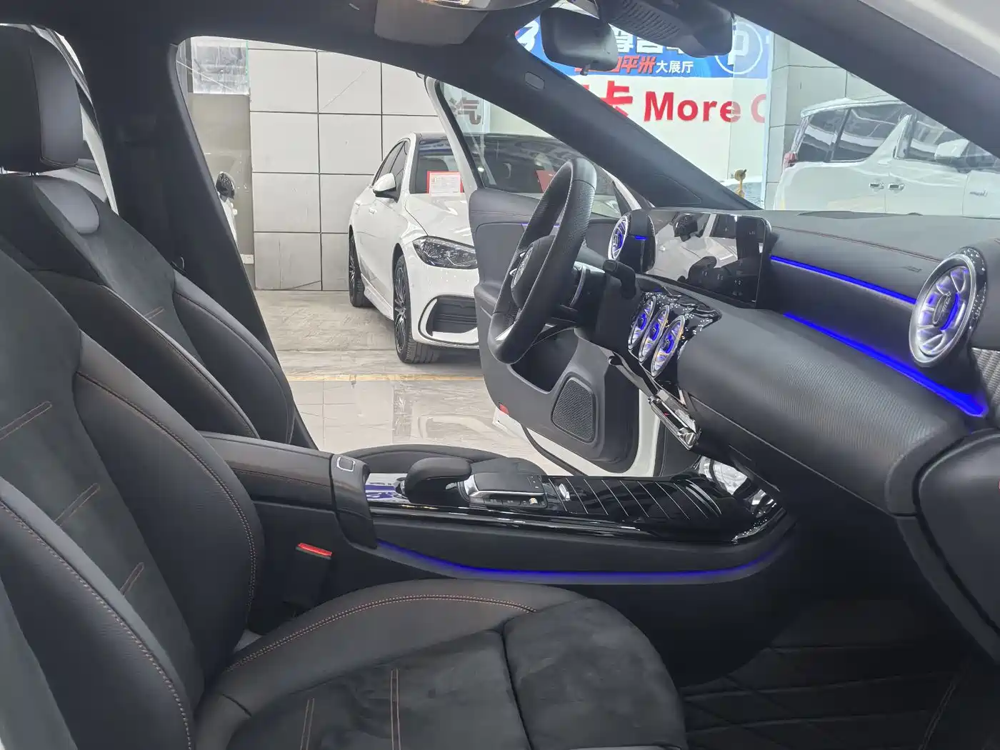 Mercedes-Benz A-Class 2024 A 200 L Fashion Edition фото 11