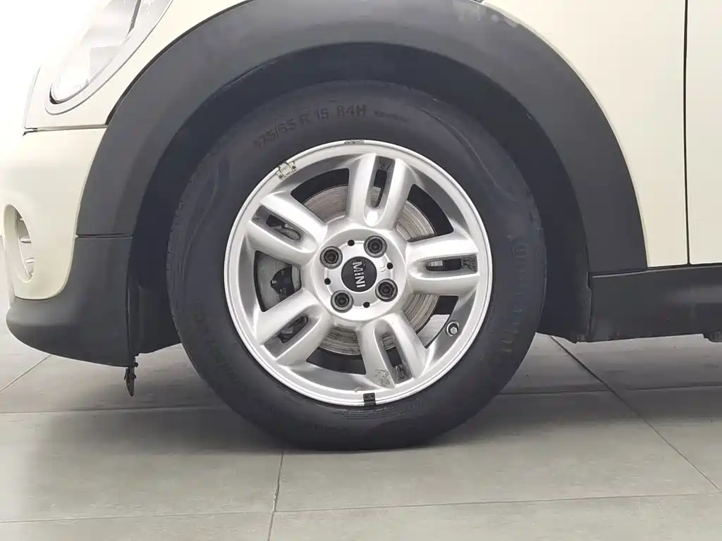 MINI MINI 2014 2013 1.6L ONE Limited Edition Third Version