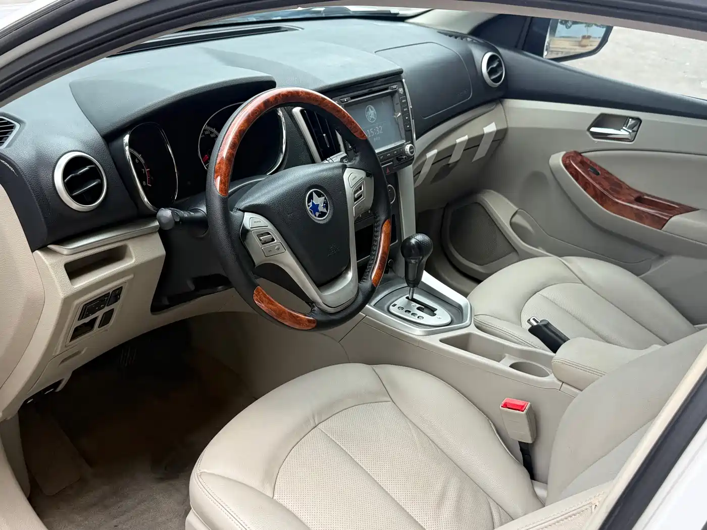 Venucia T70 2016 2015 2.0L CVT Smart Edition