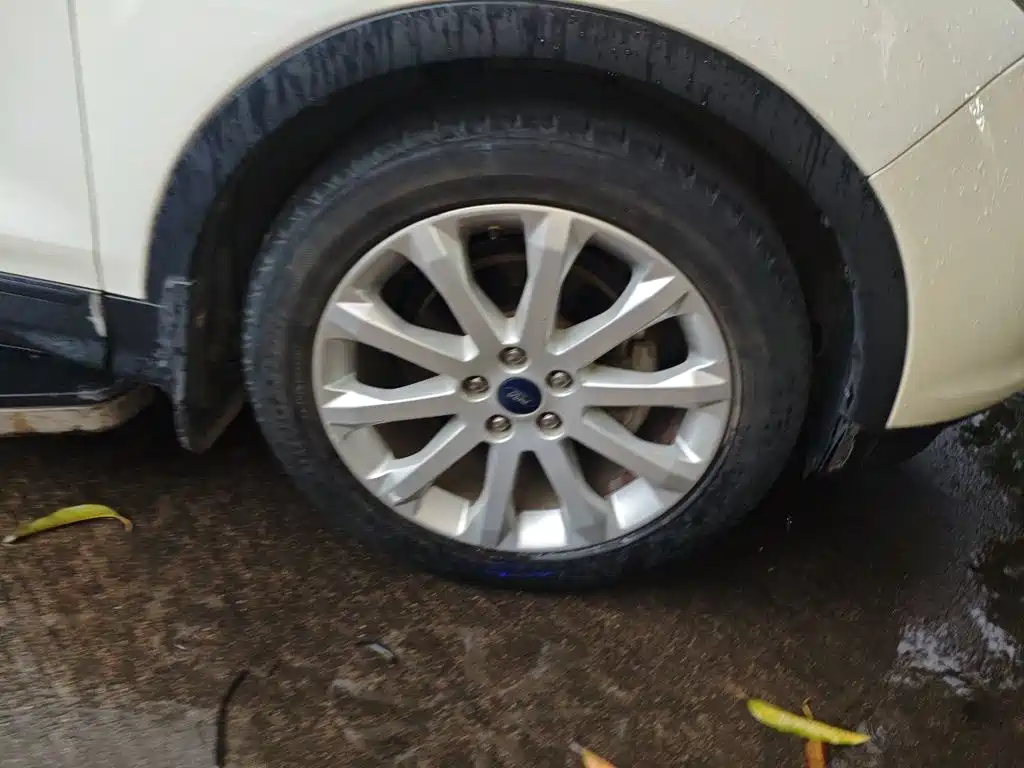 Фото 24 - Ford Kuga
